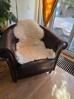 Set van 2 gecapitonneerde fauteuils en kunst schapenvachten, Ophalen, Zo goed als nieuw, 75 tot 100 cm, 50 tot 75 cm