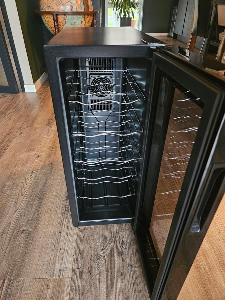 Camry Wijnklimaatkast - 12 Flessen, Witgoed en Apparatuur, Koelkasten en IJskasten, Gebruikt, Zonder vriesvak, Minder dan 75 liter