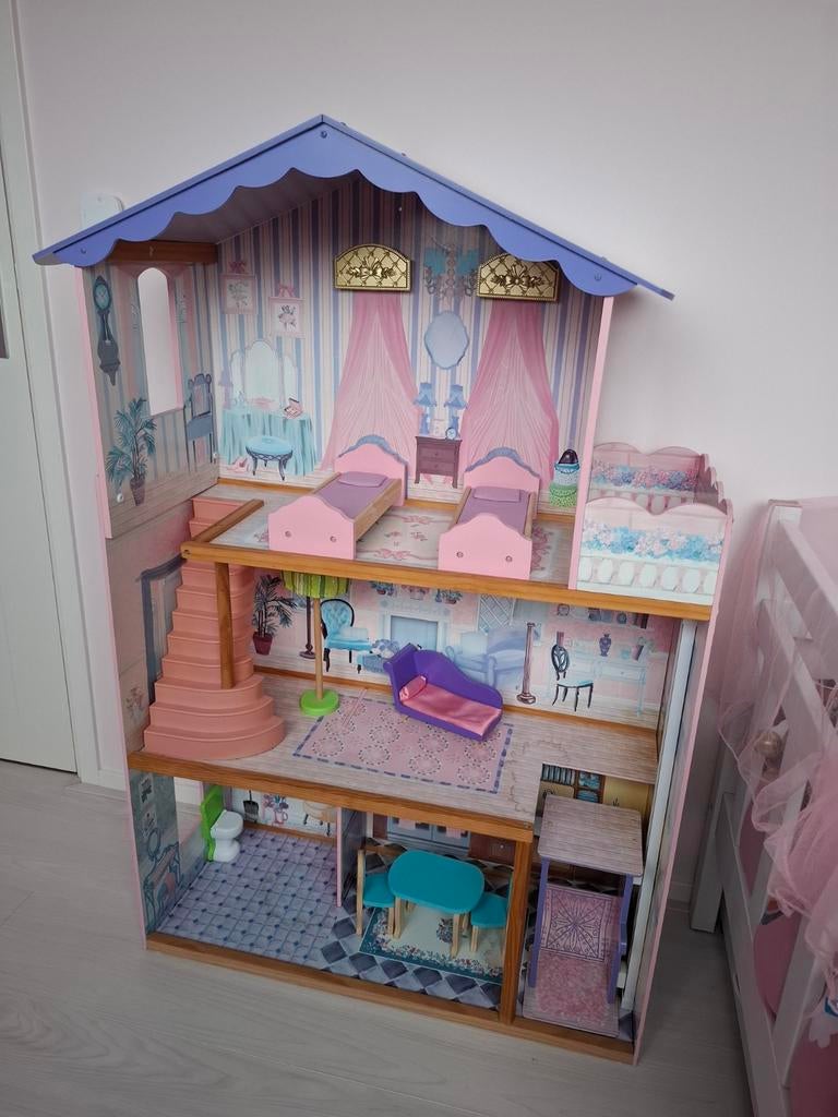 Leuk Barbiehuis met meubels, Kinderen en Baby's, Speelgoed | Poppenhuizen, Ophalen, Gebruikt, Poppenhuis