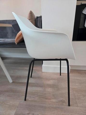 Eetkamerstoelen met kussen beschikbaar voor biedingen