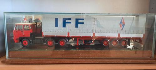 Daf 3300 Schaalmodel Vrachtwagen 1:24 in Vitrine, Hobby en Vrije tijd, Modelauto's | 1:24, Gebruikt, Bus of Vrachtwagen, Ophalen