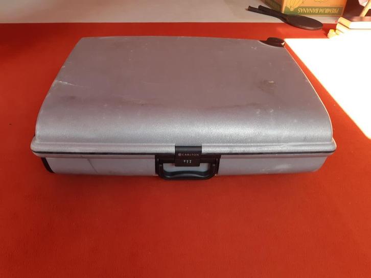 Carlton koffer, Sieraden, Tassen en Uiterlijk, Koffers, Gebruikt, Hard kunststof, 70 cm of meer, 55 cm of meer, Slot, Uitschuifbare handgreep