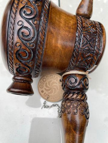 Houten Pijp met Georgische Ornamenten beschikbaar voor biedingen