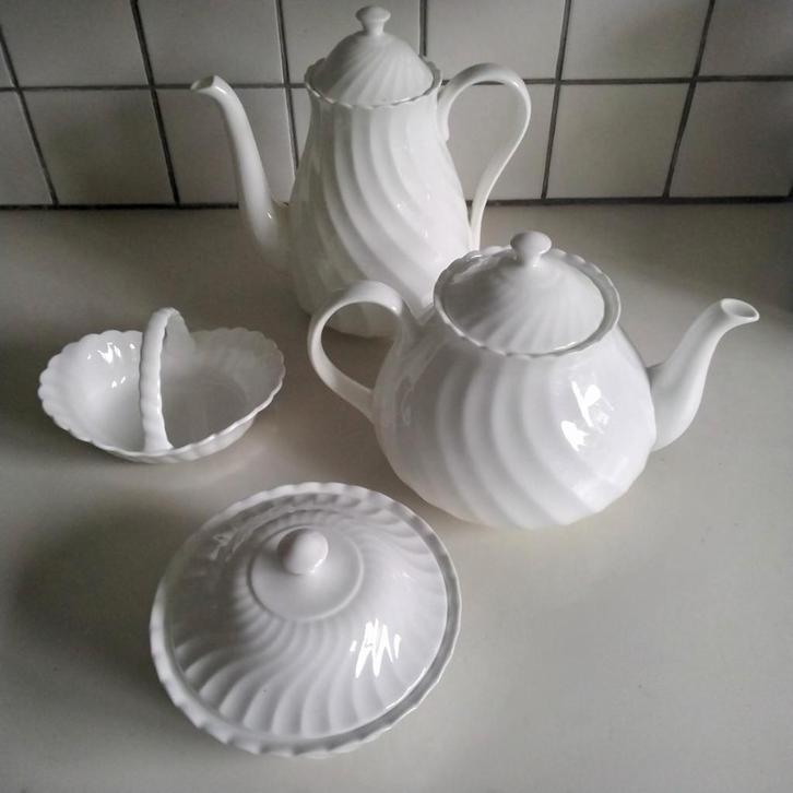 Wedgwood  candlelight  servies, Huis en Inrichting, Keuken | Servies, Zo goed als nieuw, Schaal of Schalen, Wedgwood, Aardewerk