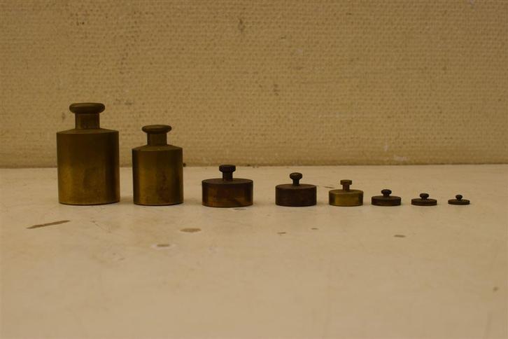 Set gewichten in plastic blok 48124, Antiek en Kunst, Antiek | Gereedschap en Instrumenten, Ophalen of Verzenden