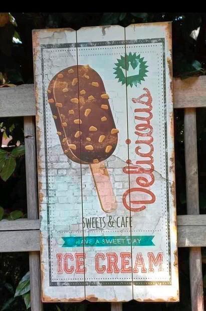 Retro Clayre & Eef reclamebord Delicious Ice Cream., Huis en Inrichting, Woonaccessoires | Tekstborden en Spreuken, Zo goed als nieuw