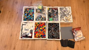 Los Lego (ongeveer 11kg, plates, bricks, wedges, slopes etc) beschikbaar voor biedingen