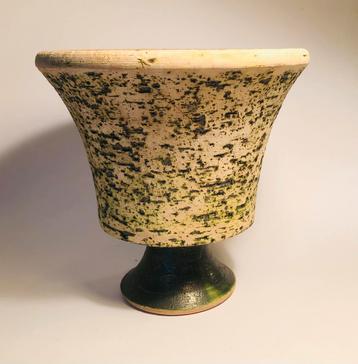 Berkenbast plantenpot op voetje, vintage, crème met groen beschikbaar voor biedingen