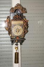 Fries stoeltjes klok  ( Klein, Antiek en Kunst, Antiek | Klokken, Ophalen of Verzenden