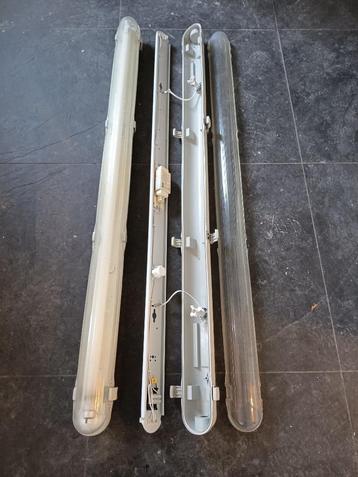 2 stuks plafondlamp / TL lamp, als nieuw beschikbaar voor biedingen