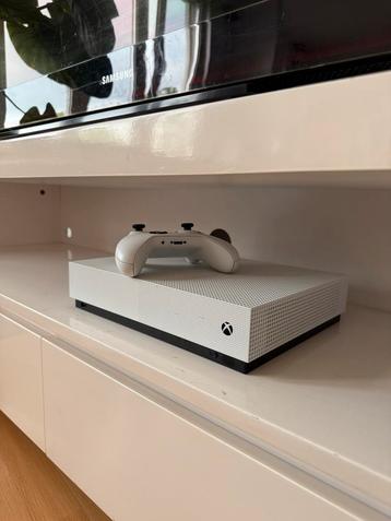 Xbox one S met Controller beschikbaar voor biedingen