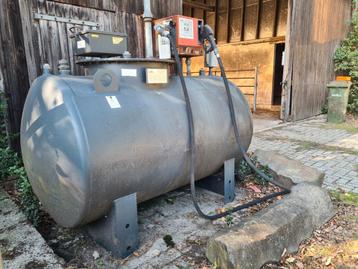 Dieseltank 1200 liter uit 2010 beschikbaar voor biedingen