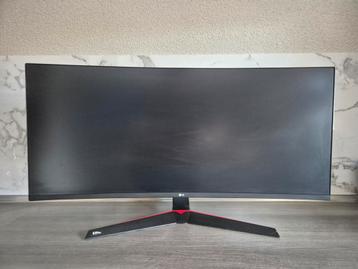 LG 34UC98G-B 34" Curved Ultrawide Monitor – 144Hz, G-Sync
 beschikbaar voor biedingen
