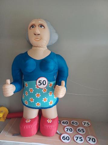 Opblaasfiguur Sarah beschikbaar voor biedingen