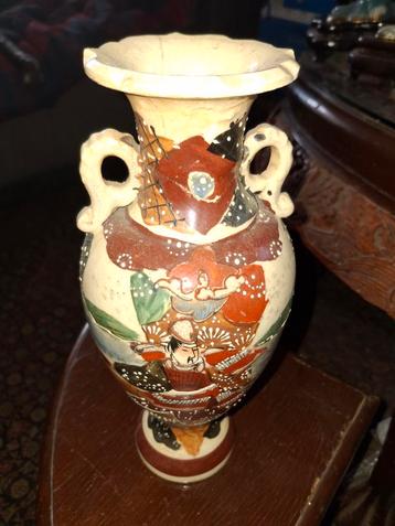 Vintage Satsuma Vaas met Handvatten beschikbaar voor biedingen