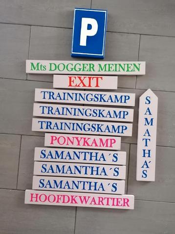 Deco wegwijsborden B&B-Events-Festival-Bedrijf-Vrijmibo erc. beschikbaar voor biedingen