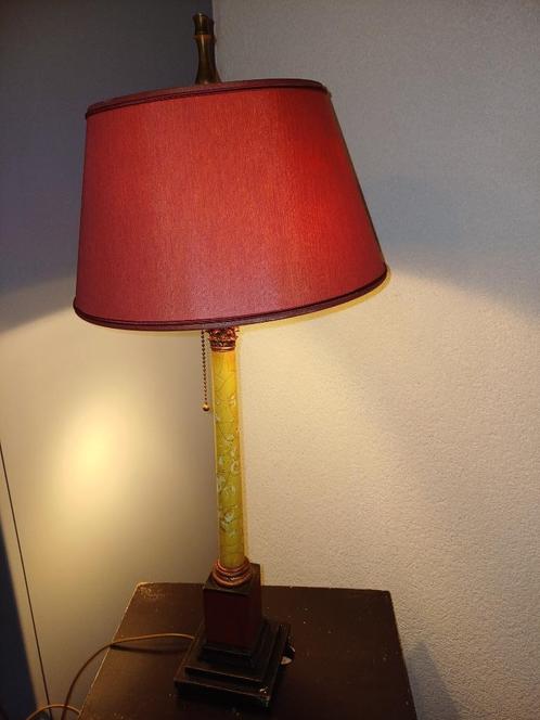 Rode tafelschemerlamp met kap, Huis en Inrichting, Lampen | Tafellampen, Gebruikt, 50 tot 75 cm, Hout, Metaal, Ophalen of Verzenden
