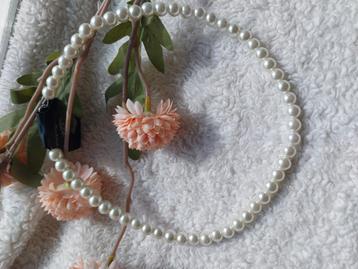 Parelketting wit beschikbaar voor biedingen