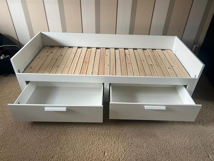 Brimnes bedbank ikea, Huis en Inrichting, Slaapkamer | Bedden, Zo goed als nieuw, Tweepersoons, Hout, Wit, Ophalen
