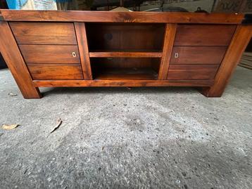 Houten TV meubel met opbergruimte beschikbaar voor biedingen
