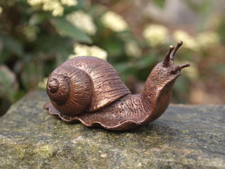 nieuw / prachtig bronzen beeld / SLAK, Tuin en Terras, Tuinbeelden, Dierenbeeld, Ophalen of Verzenden