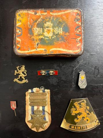 KNIL onderscheidingen, blikje en speldjes beschikbaar voor biedingen