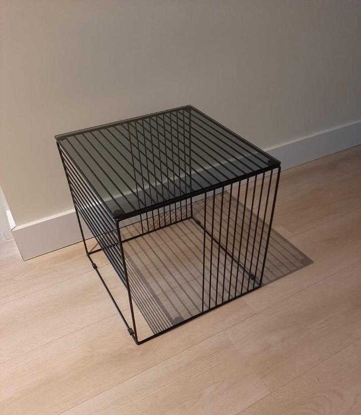 Mid Century Modern design kubus bijzettafel minimalistisch, Huis en Inrichting, Tafels | Bijzettafels, Gebruikt, Vierkant, Minder dan 45 cm