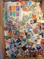 Postzegels uit NEDERLAND OFF PAPER Circa 4 Kilo., Postzegels en Munten, Postzegels | Volle albums en Verzamelingen, Ophalen of Verzenden