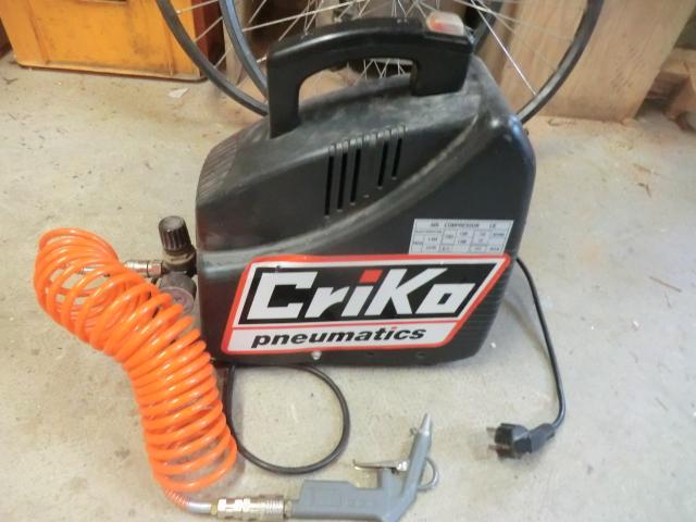 Criko Pneumatics Air Compressor (Model C00003123BL), Doe-het-zelf en Verbouw, Compressors, Gebruikt, 6 tot 10 bar, Minder dan 25 liter