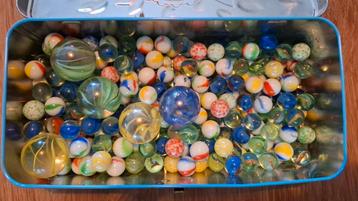 Partij knikkers. beschikbaar voor biedingen