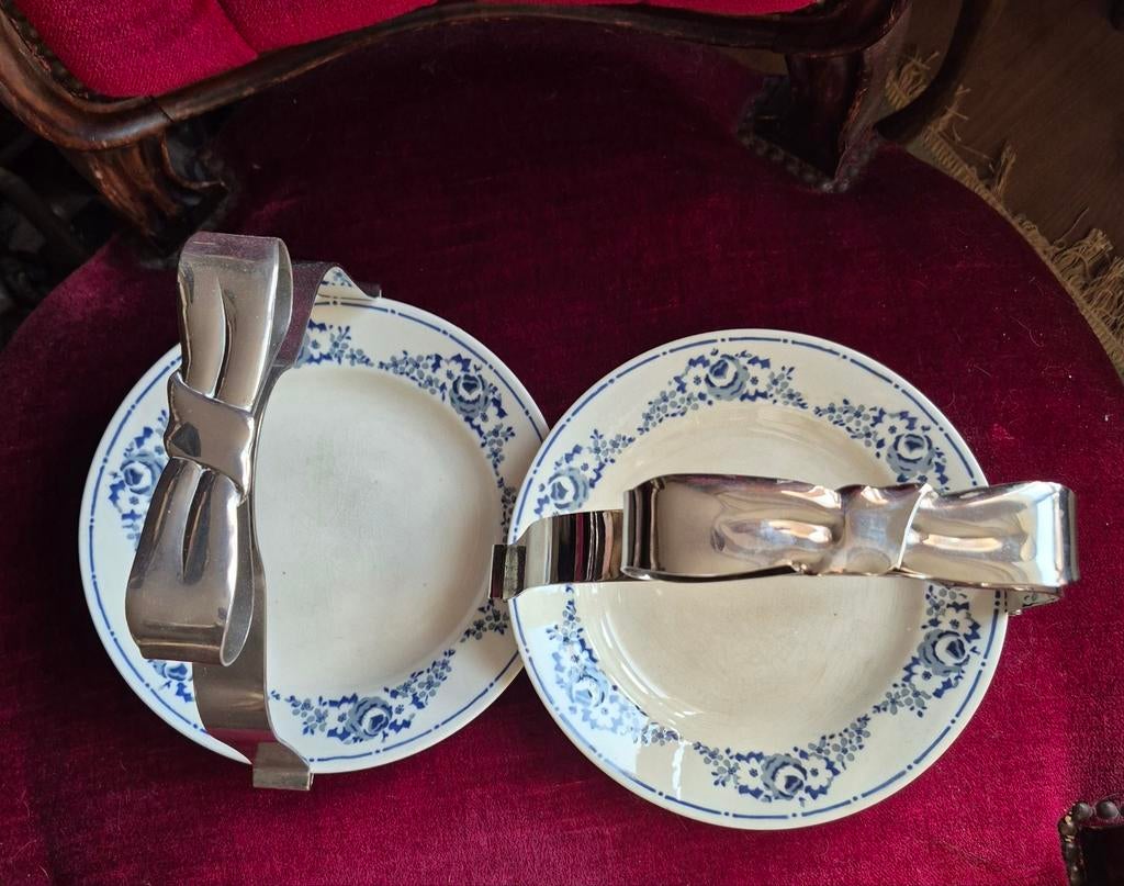 St.Amand, Salins, 2 bordendragers verzilverd met strik, Ophalen of Verzenden