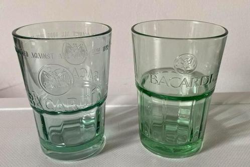 2 Verschillende groenkleurige Bacardi glazen. H.12 cm., Verzamelen, Glas en Borrelglaasjes, Zo goed als nieuw, Borrel- of Shotglas