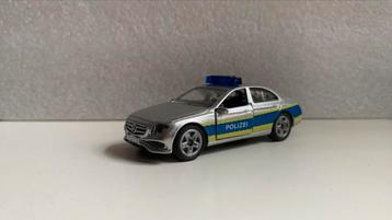 Siku 1504 Mercedes E 350d Polizei-Streifenwagen 1:87 beschikbaar voor biedingen