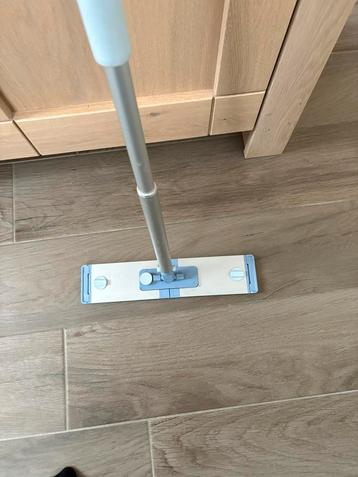 Hara vloerenwisser  met dweil beschikbaar voor biedingen