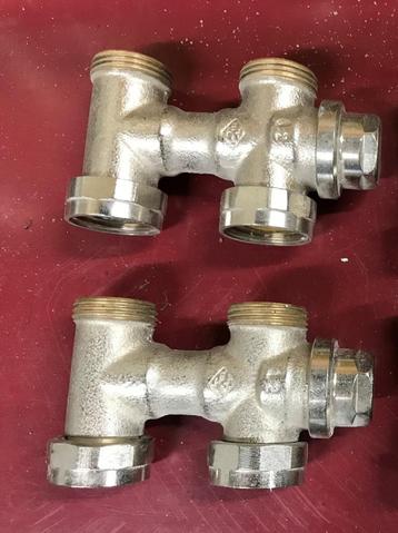 2x onderblok / voetblok (U16x3/4") t.b.v. radiator beschikbaar voor biedingen