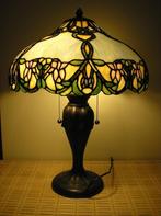Tiffany tafellamp met stijlvolle kap, Huis en Inrichting, Overige materialen, Zo goed als nieuw, 50 tot 75 cm, Ophalen