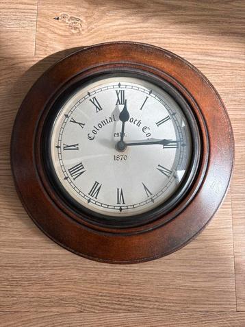 Colonial Clock Co. Wandklok beschikbaar voor biedingen