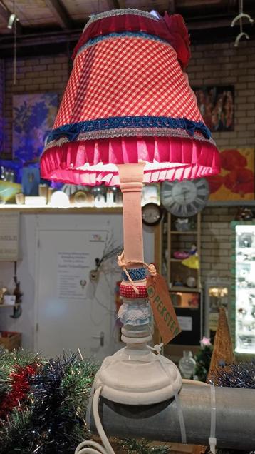 Pekster schemerlamp – unieke folk-art vrolijkmaker beschikbaar voor biedingen