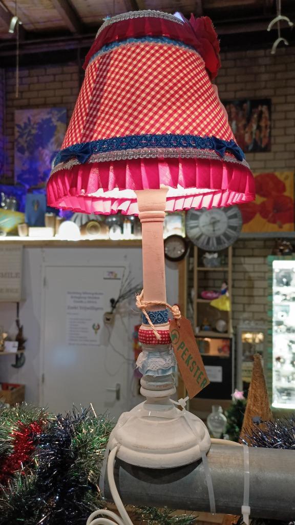 Pekster schemerlamp – unieke folk-art vrolijkmaker, Huis en Inrichting, Lampen | Tafellampen, Zo goed als nieuw, Minder dan 50 cm