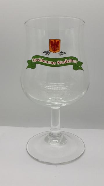 Apeldoorns Stadsbier Glas op voet beschikbaar voor biedingen