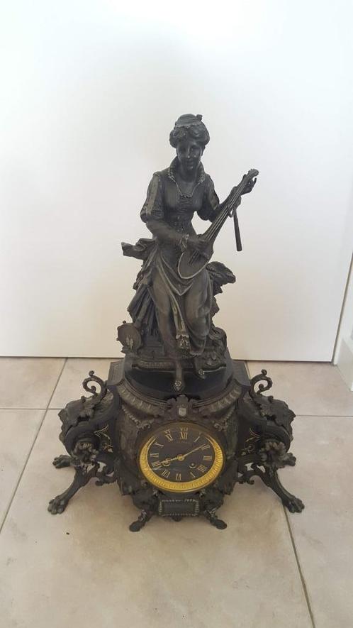 Antieke bronzen pendule klok uurwerk met vrouw met luit, Antiek en Kunst, Antiek | Klokken, Ophalen
