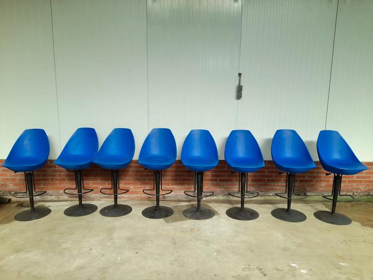 Set van 8 blauwe barkrukken, Huis en Inrichting, Barkrukken, Gebruikt, 60 tot 90 cm, Kunststof, Metaal, 5 krukken of meer, Met voetsteun