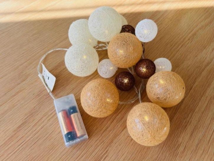 Led - Leuke verlichtingssnoer met ballen - Nooit gebruikt, Huis en Inrichting, Lampen | Hanglampen, Nieuw, Minder dan 50 cm, Kunststof