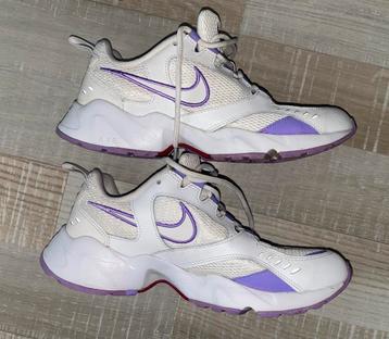 Mooie praktische zgan Nike Air sportschoenen in maat 41. beschikbaar voor biedingen