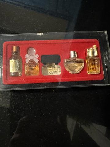 Mini parfumflesjes 5 stuks Nieuw in doos/ Vintage beschikbaar voor biedingen