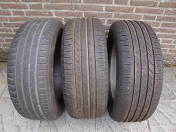 Te koop autobanden beschikbaar voor biedingen