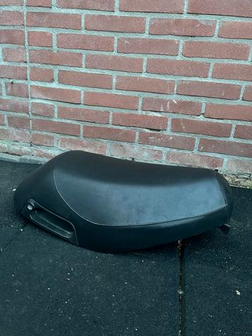 Piaggio zip type 1/2/3 mono zadel beschikbaar voor biedingen