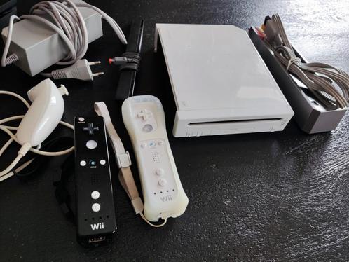 Nintendo Wii compleet met 2 controllers, Spelcomputers en Games, Spelcomputers | Nintendo Wii, Zo goed als nieuw, Met 2 controllers