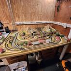 Complete baan in opbouw met veel rails  en wagons en treinen, Hobby en Vrije tijd, Modeltreinen | N-Spoor, Ophalen, Gelijkstroom
