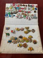 Boek met speldjes jaren 50-60, Verzamelen, Speldjes, Pins en Buttons, Ophalen of Verzenden, Gebruikt, Overige onderwerpen, Speldje of Pin